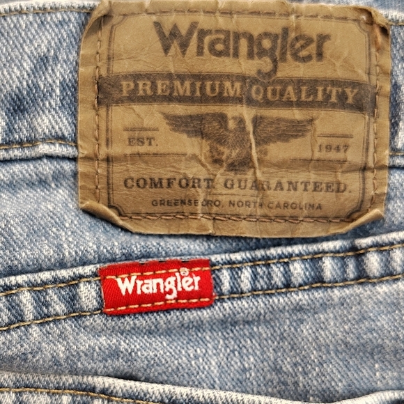 Wrangler Regular Fit Jeans with Red Label - Picture 1 of 9